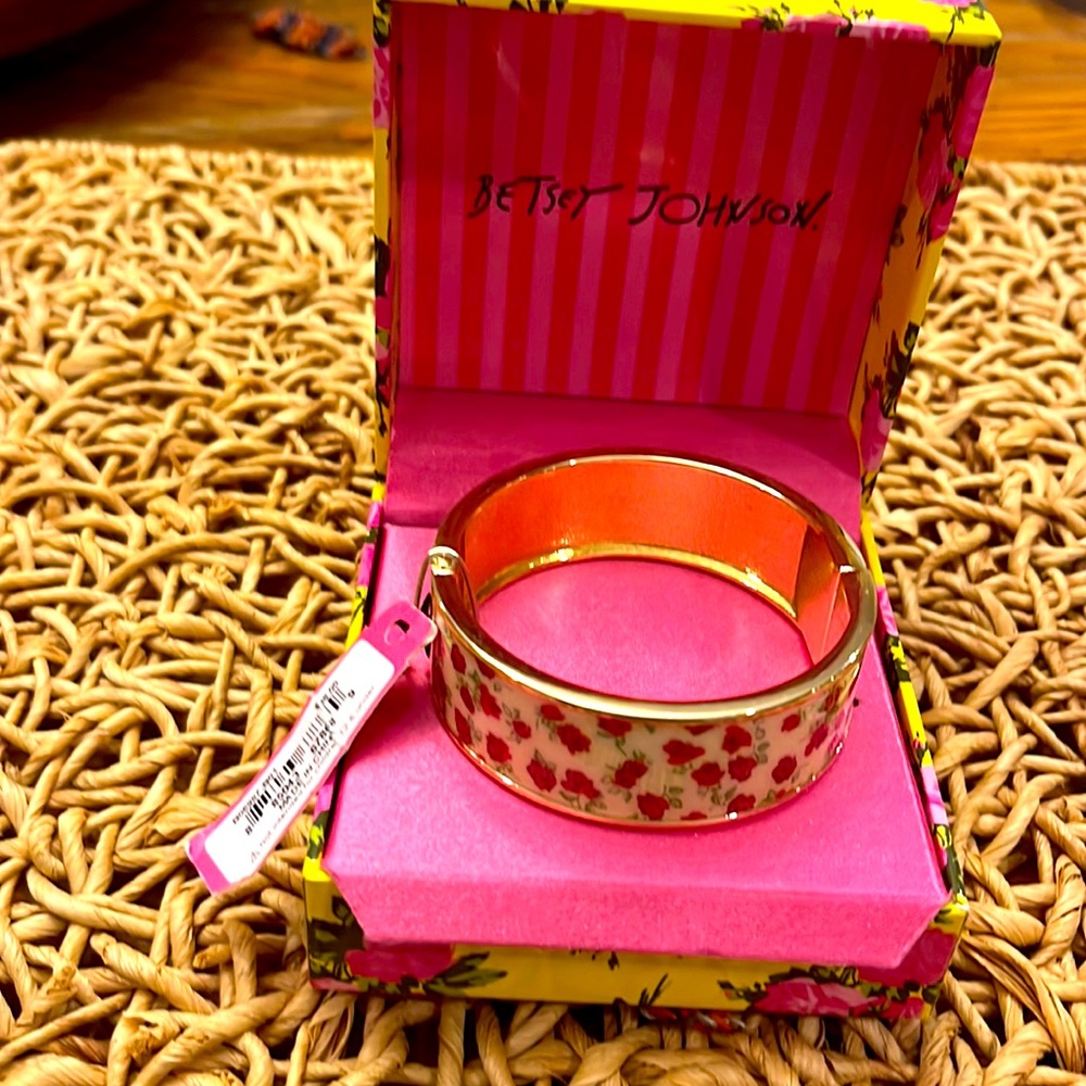 Betsy Johnson - rose design bangle